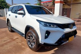 FORTUNER LEGENDER ຟໍຈູນເນີ ລີເຈັນເດີ ປີ 22ນຳໃຊ້ 23 ໂຟວິນ4X4 ຊ້າຍເດີມ