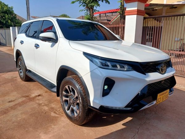 FORTUNER LEGENDER ຟໍຈູນເນີ ລີເຈັນເດີ ປີ 22ນຳໃຊ້ 23 ໂຟວິນ4X4 ຊ້າຍເດີມ