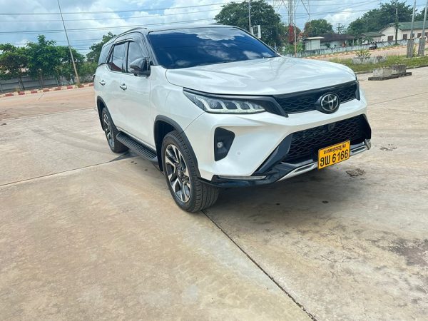 Fortuner LEGENDER ຟໍຈູນເນີ ລີເຈັນເດີ ໂຕທັອບສຸດ ປີ2023 ໂອໂຕ #ໂຟວິນ4x4 - Image 3